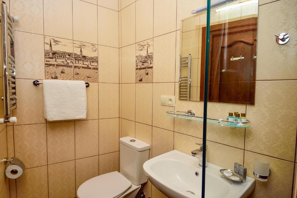 Room with Balcony Bathroom