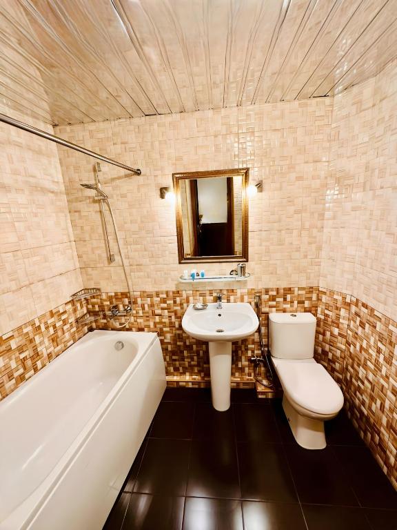 Semi-Suite Room Bathroom