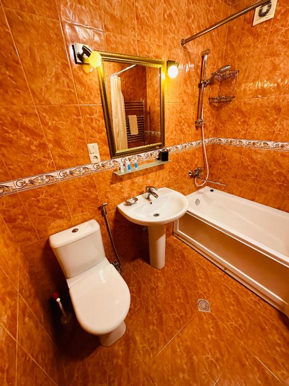 Suite Room with Balcony Bathroom