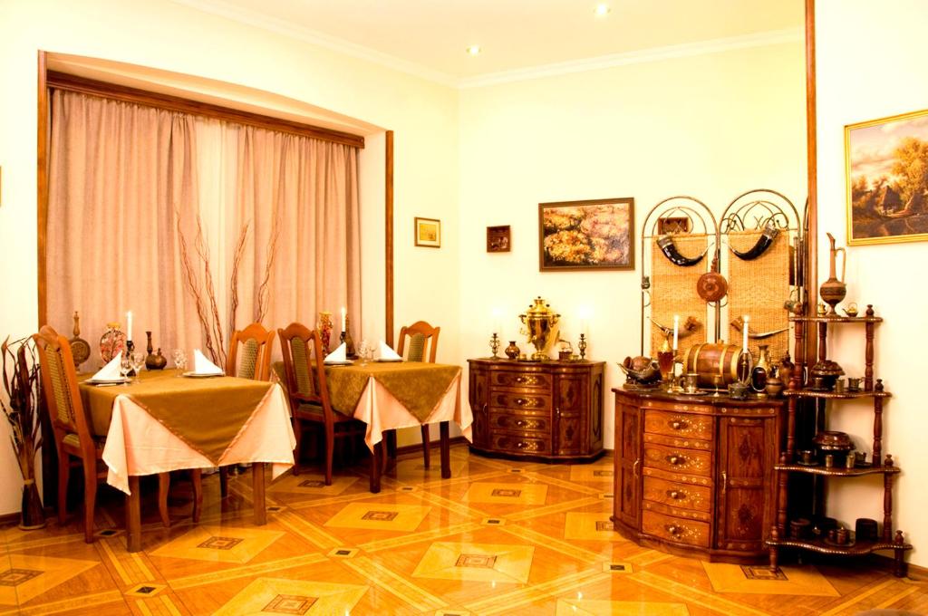 Breakfast Room